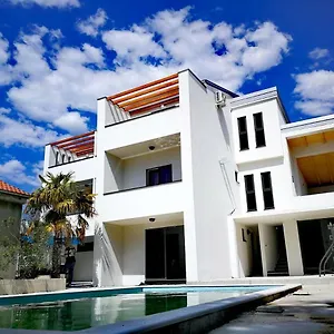 Apartament Star With Pool
